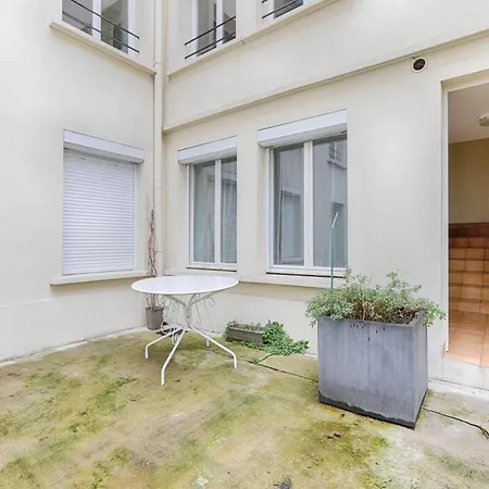 Charming Near Bastille Апартаменты