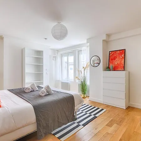 Charming Near Bastille Apartment *